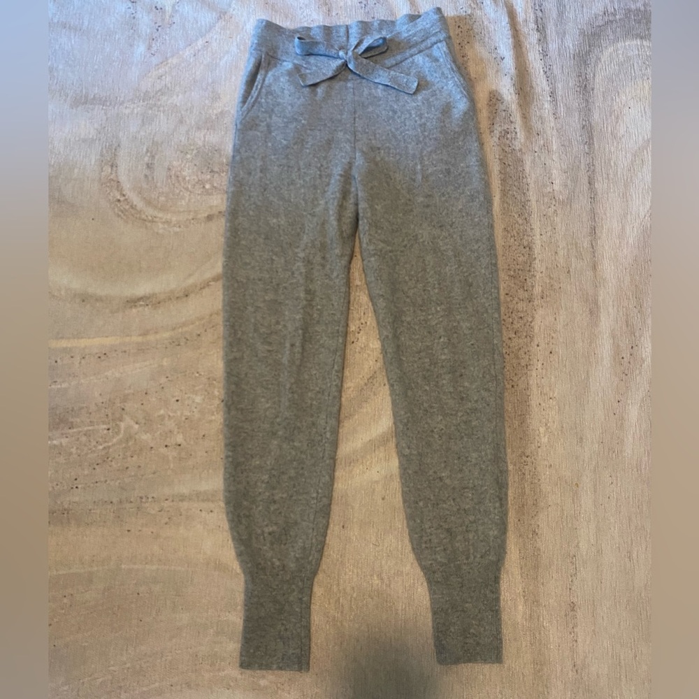 Naadam grey off duty jogger in size xs